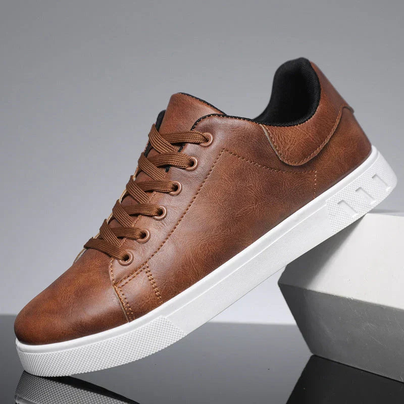 CLÁSICAS ZAPATILLAS DE PIEL - segunda vista